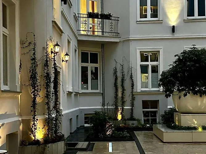 10 By Hidden Garden Apartment