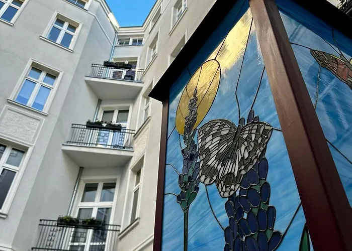 10 By Hidden Garden Apartment