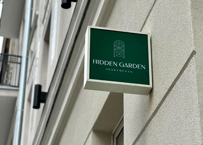 10 By Hidden Garden Apartment *
